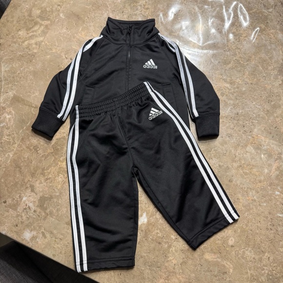 Adidas Unisex baby active track set
Size 6 months - Picture 3 of 5